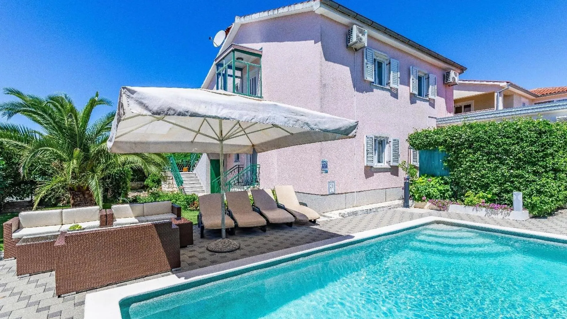 Strandnahes Haus Mit Terrasse Und Pool Pula