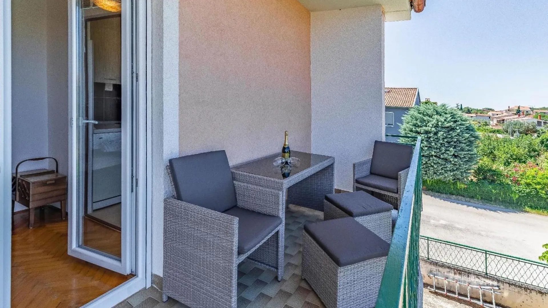Holiday home Strandnahes Haus Mit Terrasse Und Pool Pula