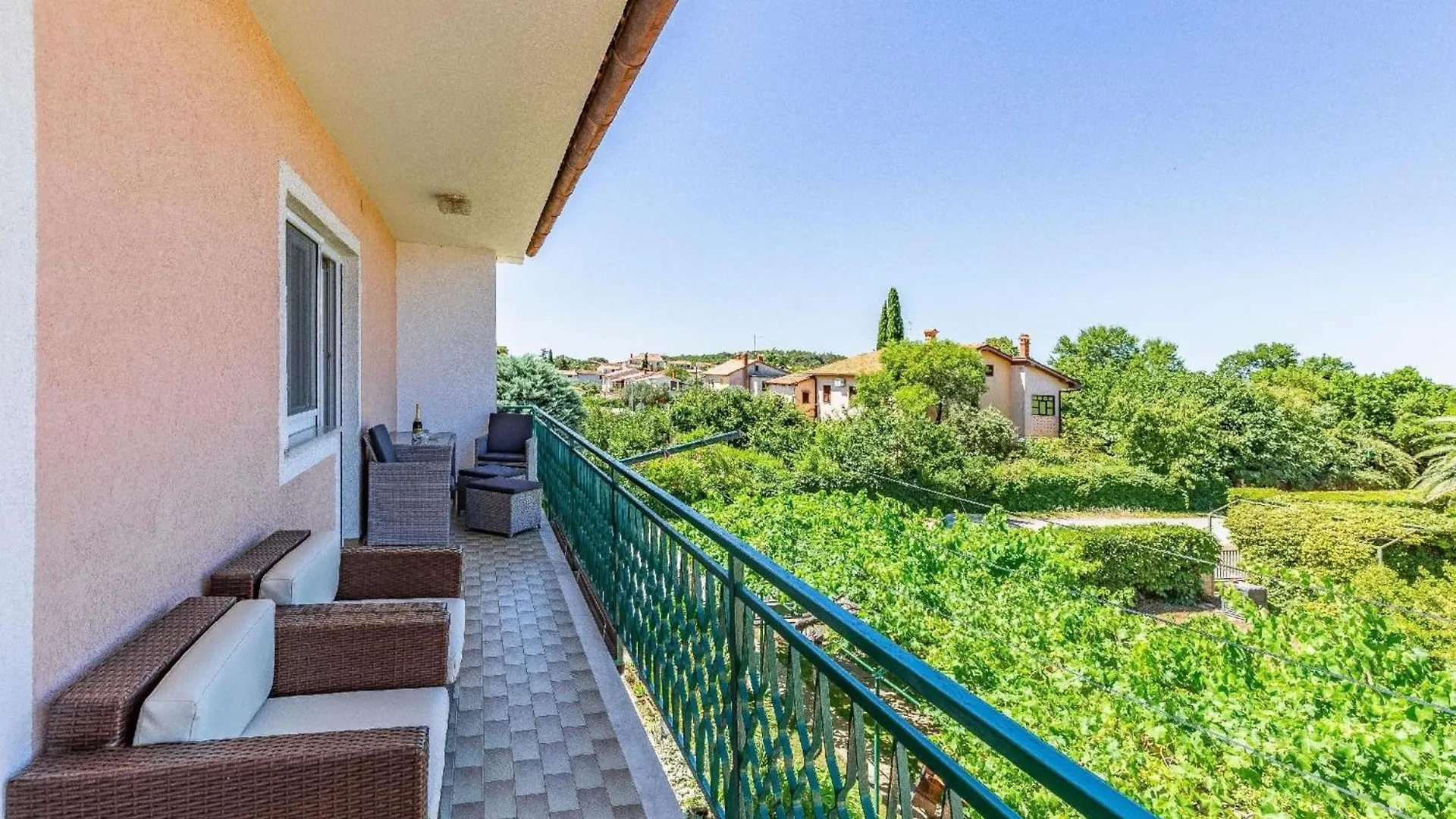 Holiday home Strandnahes Haus Mit Terrasse Und Pool Pula