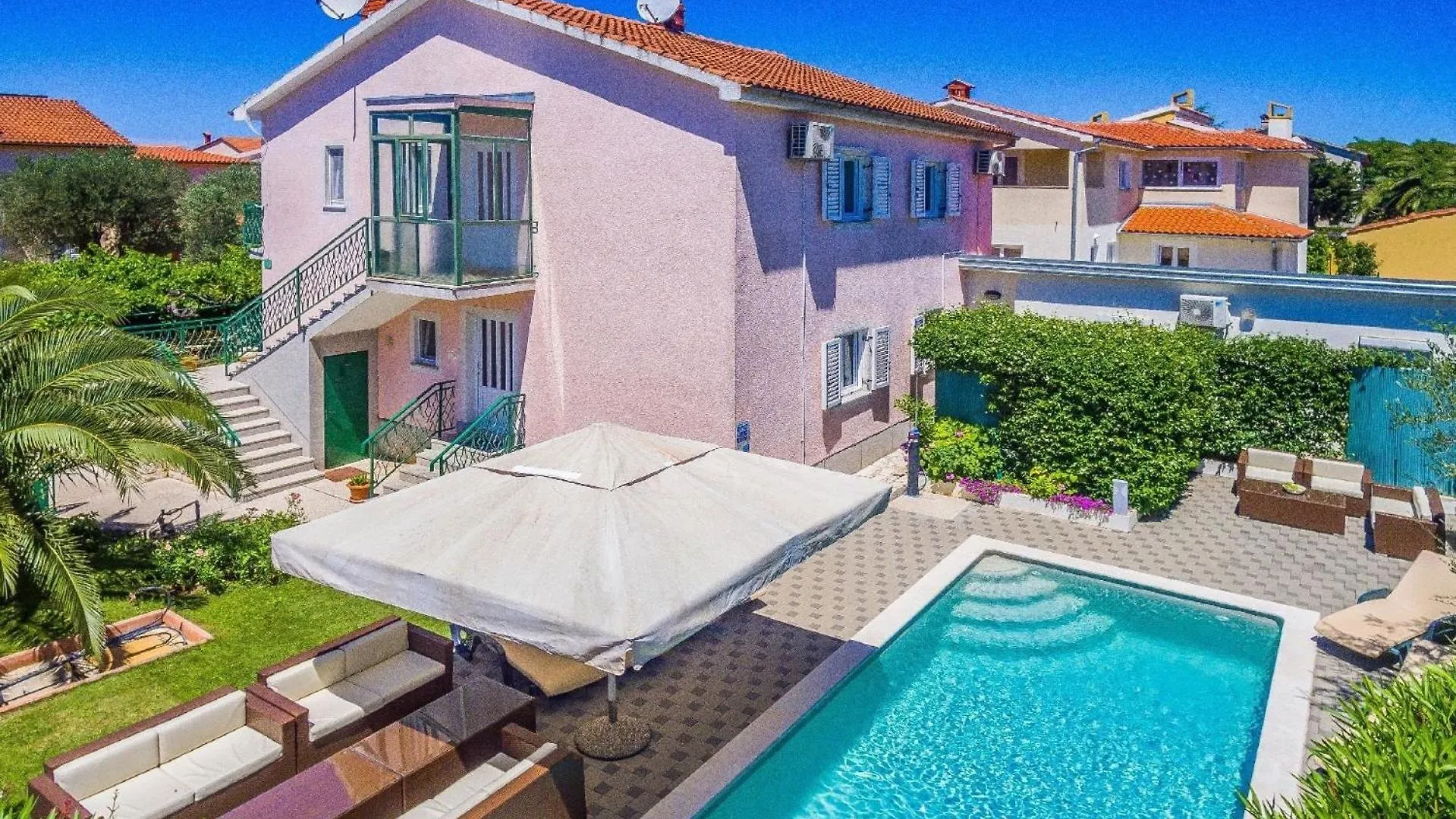 Strandnahes Haus Mit Terrasse Und Pool Pula