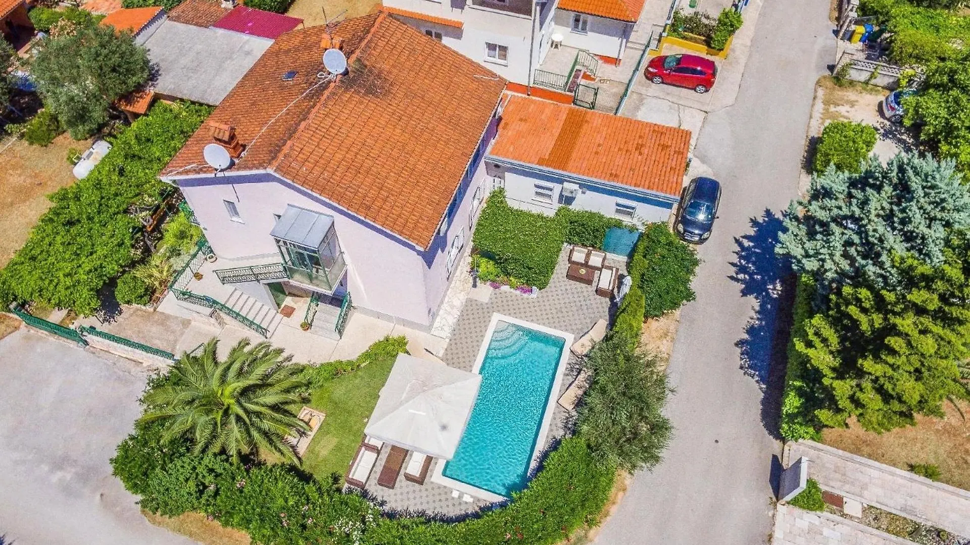 Strandnahes Haus Mit Terrasse Und Pool プーラ 別荘