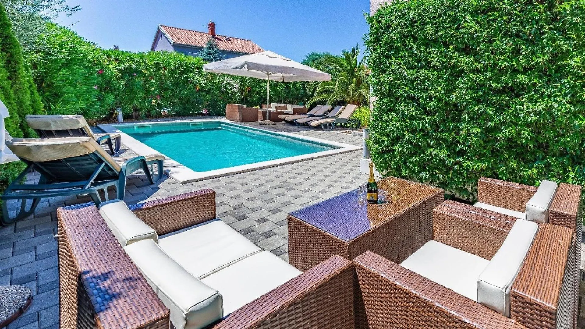 Strandnahes Haus Mit Terrasse Und Pool Pula