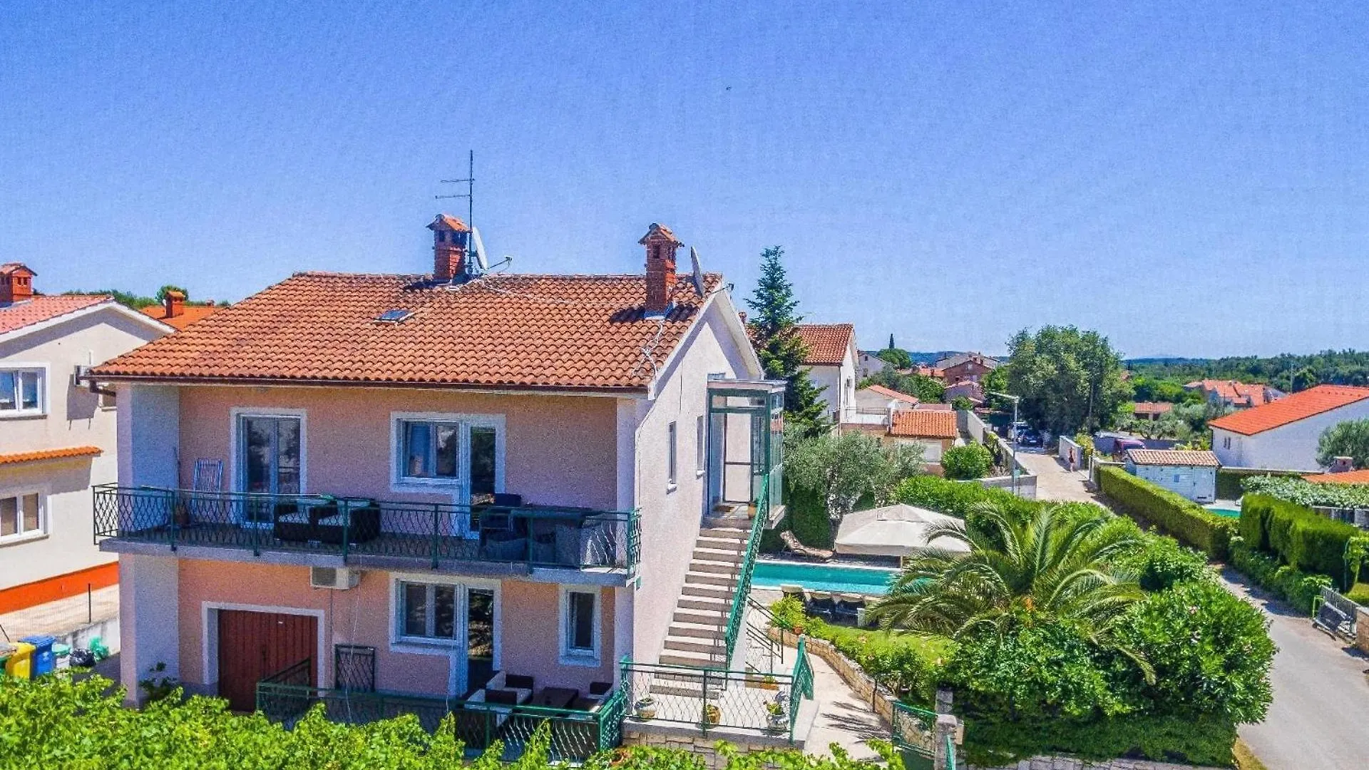 Strandnahes Haus Mit Terrasse Und Pool Pula